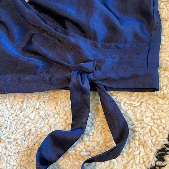 NWT Fashion Nova 'Luxury Views' navy blue tie front criss-cross crop top - Picture 5 of 9
